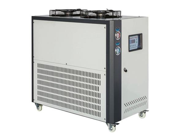 冷水機